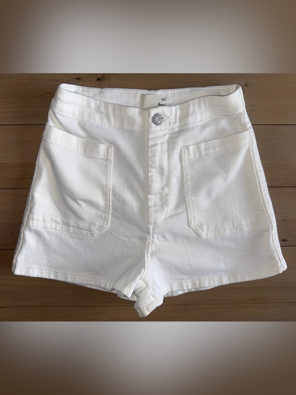 Aritzia Wilfred White High-Rise Jean Shorts Women’s Size 4
